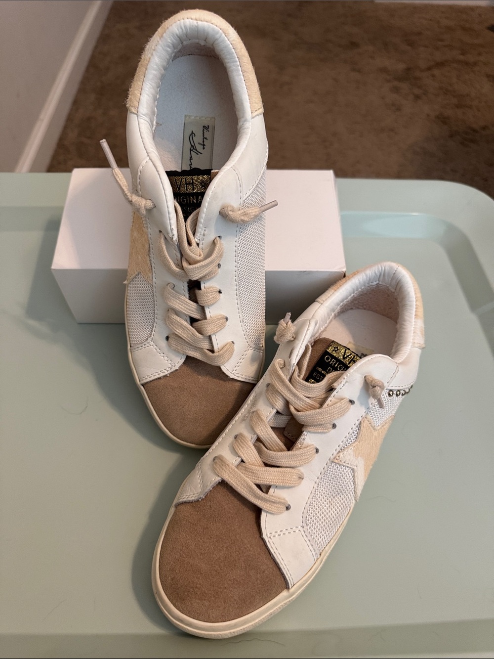 Vintage Havana Pierson white and taupe sneakers. Size 8.5
